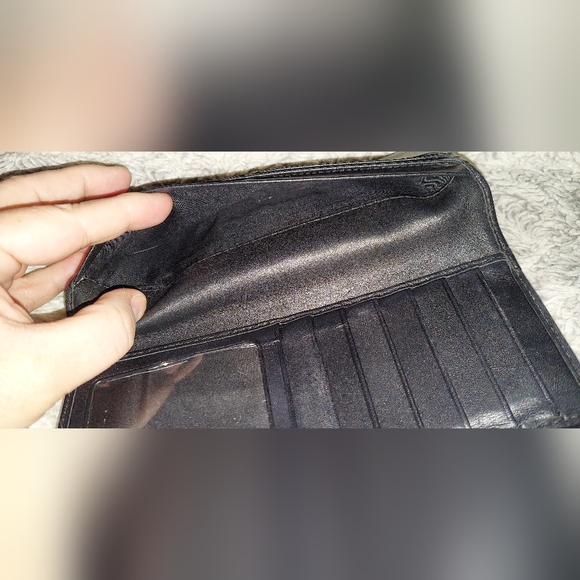 SOLD-Coach wallet with kiss lock closure Great condition and smoke free home. - Picture 4 of 11